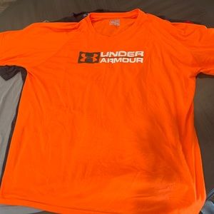 3 men’s Under Armour 2 XL loose style heatgear short sleeve t shirts